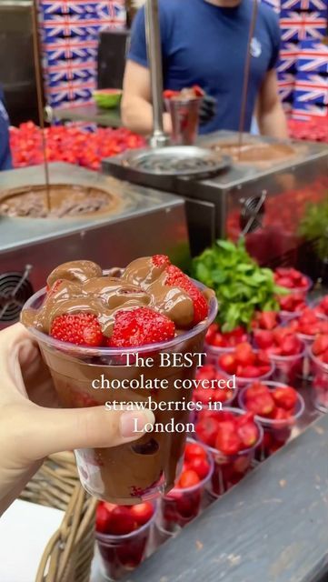 Lindsey | Travel 🌸 on Instagram: "Forever daydreaming about the best chocolate strawberries in London! They are just minuets away from London Bridge Station! Stop by Borough Market and pick some up for yourself 😍🍫🍓 #chocolate #chocolatecoveredstrawberries #strawberries #londontreats #boroughmarket #london #thingstodolondon #londonfoodie #londonfood #bestdessertlondon #travel #travelblogger #budgettravel #instagramablefood #instagramableplace #foodlover" Chocolate Strawberries London, Borough Market London Strawberries, Choc Strawberries, London Chocolate, London Shops, Strawberry And Chocolate, Chocolate And Strawberry, London Cafe, Beauty Diet