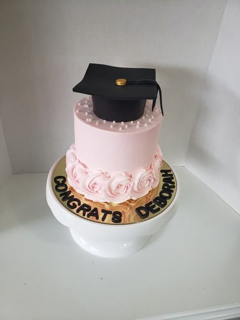 Celebrate your graduation with these 29+ simple and cute cake ideas. From elegant designs to delightful decorations, find inspiration for the perfect graduation cake. Make your milestone moment even sweeter with these adorable and easy-to-create cake ideas. Cute Graduation Cakes High Schools, Graduation Pink Cake, Pink Graduation Cake Ideas, Graduation Cakes Pink, Small Graduation Cakes, Aesthetic Graduation Cake, Pink Graduation Cakes, Elegant Graduation Cakes, Girl Graduation Cake