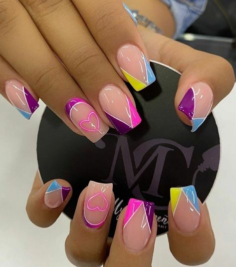 Nails Primavera 2022, Cute Neon Nails Short, Neon Nails Designs Short, Nails Design Neon, Short Glam Nails, Short Coffin Nail Ideas, Dope Nail Designs Short, Short Neon Nails, Neon Nails Acrylic