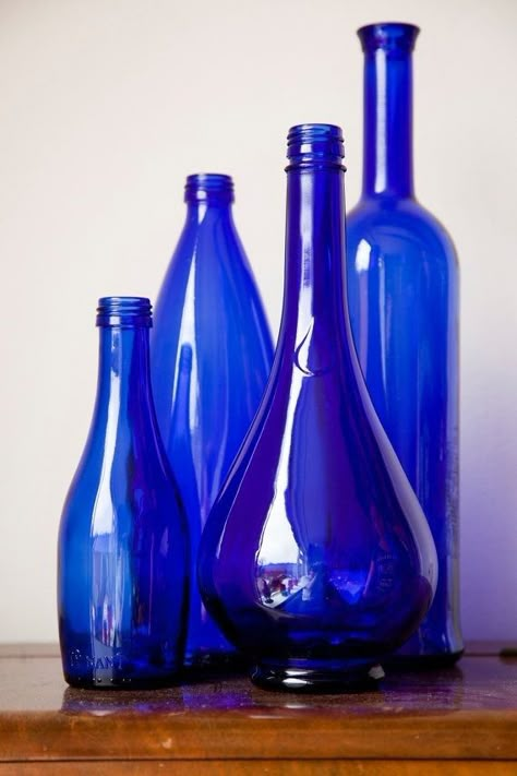 Cobalt Blue Blue Glass Bottles, Blue Glassware, Cobalt Glass, Metal Vase, Old Bottles, Blue Bottle, Diy Vase, Modern Vase, Bottle Vase