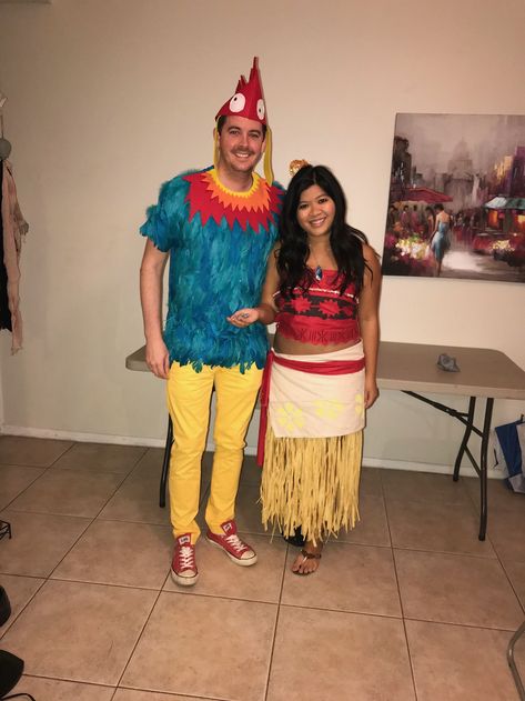 Moana And Hei Hei Costume Couple, Moana And Hay Hay Costume, Moana And Hei Hei Costume, Hay Hay Costume Moana, Hei Hei Diy Costume, Hei Hei Costume Diy Adult, Moana Couple Costume, Hay Hay Moana, Moana And Hei Hei