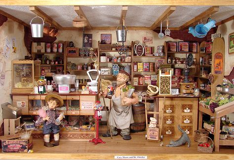 1940's General Store 1:12 Scale Miniature | Flickr - Photo Sharing! Miniature General Store, Dolls House Shop, Mini Store, Mini Doll House, Miniature Rooms, Dollhouse Kitchen, Miniature Houses, Miniature Crafts, Mini Things