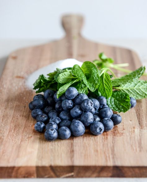 blueberries and mint Blueberries For Sal, Lemon Blueberry Cupcakes, Blueberry Mint, Mint Simple Syrup, Blueberry Cupcakes, Blueberry Farm, Fruit Photography, Beautiful Fruits, Lemon Blueberry