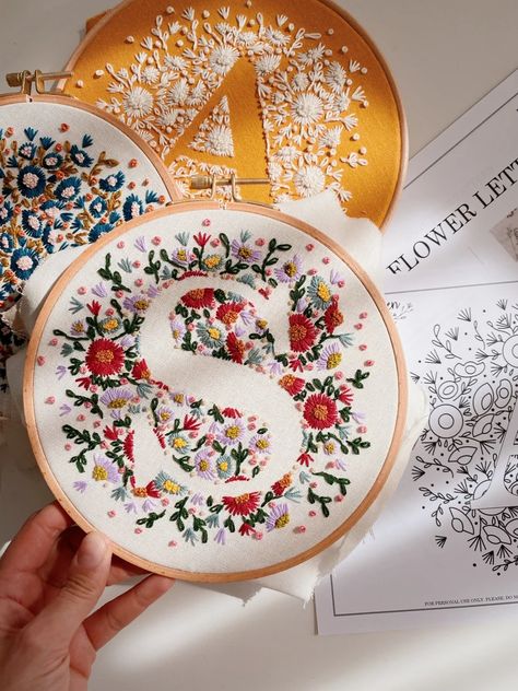 Hand embroidered alphabet patterns with tiny flowers. Perfect for beginners. #handembroidery #embroiderypattern . #Hand_Embroidery_Letters_Alphabet_Flower #Embroidered_Initials_Hand_Embroidery #Monthly_Embroidery_Patterns #Letter_Floral_Embroidery Flower Name Embroidery, Monthly Embroidery Patterns, Floral Initial Embroidery, Embroidered Initials Hand Embroidery, Monogram Pattern Design, H Embroidery Letter, Easy Hand Embroidery Ideas, Nursery Embroidery Ideas, Embroidery Beginner Pattern