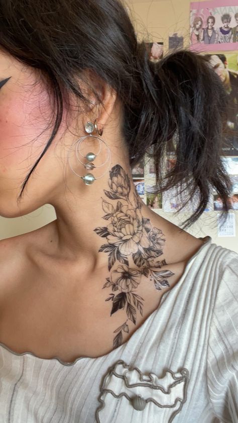 Side Neck Tattoos Women Ideas Flower, Subtle Neck Tattoos Women, Neck Floral Tattoo, Women Side Neck Tattoo, Botanical Neck Tattoo, Back Of Neck Tattoo Cover Up, Hummingbird Neck Tattoo, Side Neck Tattoos Women Ideas, Neck Tattoo Floral