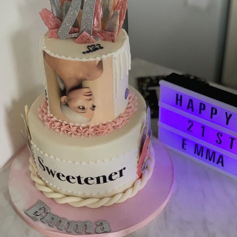 Sweetener Ariana Grande, Ariana Birthday, Ariana Grande Birthday, Ariana Merch, Cloud Cake, Ariana Grande Perfume, Custom Birthday Cakes, Ariana Grande Sweetener, Ariana Grande Fans