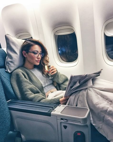 Airplane Outfits, Luxury Lifestyle Travel, Luxury Lifestyle Girly, Luxury Lifestyle Fashion, Luxury Lifestyle Women, Top Fashion Bloggers, Airplane Travel, Fashion Blogger Style, Travel Goals