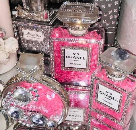 Chanel Birthday Party Decoration, Coffee Table Book Design, Chanel Perfume Bottle, Diy Rhinestone Crafts, Chanel Decor, Parfum Chanel, Luxury Bedroom Decor, Glamour Decor, Diy Perfume