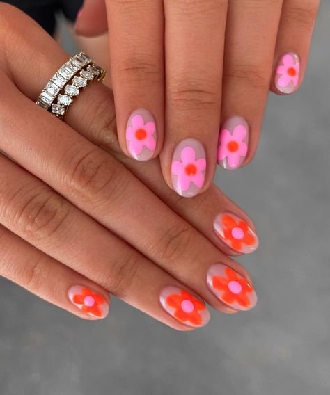 funky flowers 🩷🌼🧡🌸 paired with the slanted oval and emerald cut eternity bands from @theprestwickplace 💍 did you know their products are… | Instagram Spring Break Nails, August Nails, Broken Nails, Summery Nails, Her Nails, Round Nails, Minimalist Nails, Funky Nails, Flower Nails