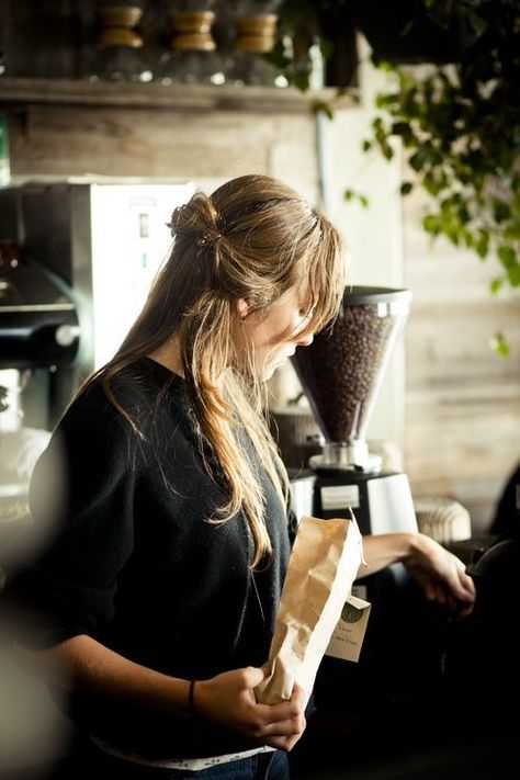 Waitress Aesthetic, Photography Cafe, Sunset Restaurant, Barista Training, Opening A Cafe, Coffee Shop Photography, Training Ideas, Coffee Shot, Coffee Barista