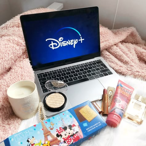 Macbook Flatlay, Netflix Chill, Airpods Apple, Funny Tattoos, Travel Outdoors, Netflix And Chill, Education Design, Disney Plus, Wedding Art