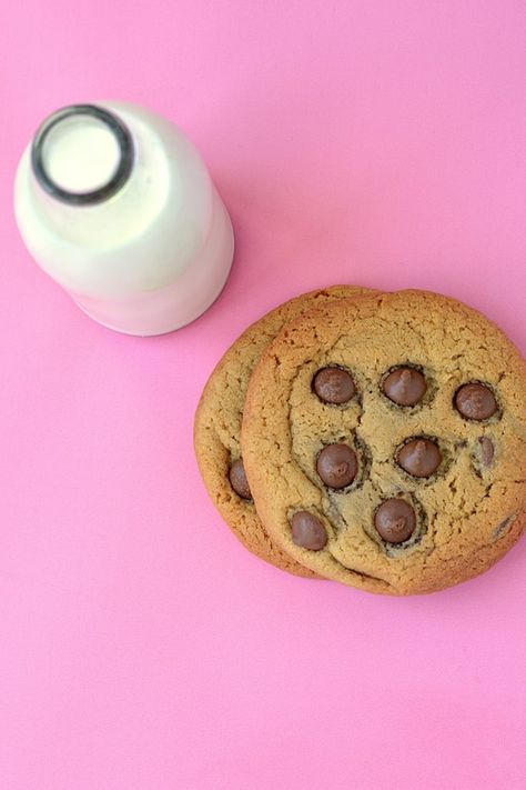 You'll love these buttery Malted Chocolate Chip Cookies. Made with malted milk powder and packed with milk chocolate chips, they're sweet, chewy and packed with malt flavour. Recipe from sweetestmenu.com #cookies #malt #chocolate #chocchip Malted Milk Powder Recipes Baking, Malted Milk Ball Cookies, Malt Cookies, Malted Milk Cookies, Chocolate Chip Cookies With Malted Milk Powder, Malted Milk Powder, Chocolate Chip Cookies Soft, Cookies Soft And Chewy, Chip Recipes