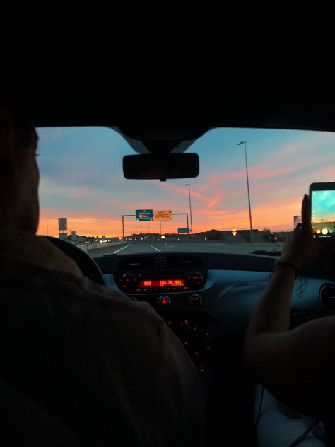 Road Trip Scenery, Long Road Trip Aesthetic, Couple Road Trip Aesthetic, Road Trip Date, Summer Road Trip Aesthetic, Alexa Aesthetic, Summer Aura, Portugal Sunset, Roadtrip Aesthetic