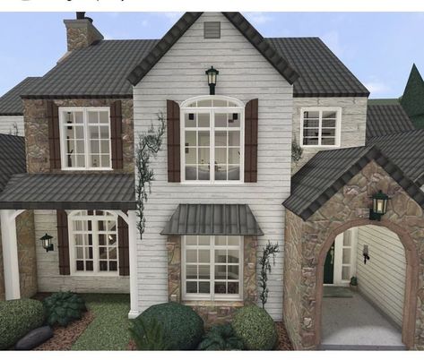 Bloxburg House Inspo Exterior, Bloxburg House Exterior, Cozy House Exterior, Modern Suburban House, Bloxburg Cottage, Bloxburg House Builds, Bloxburg Beach House, Winter House Exterior, House Exterior Bloxburg