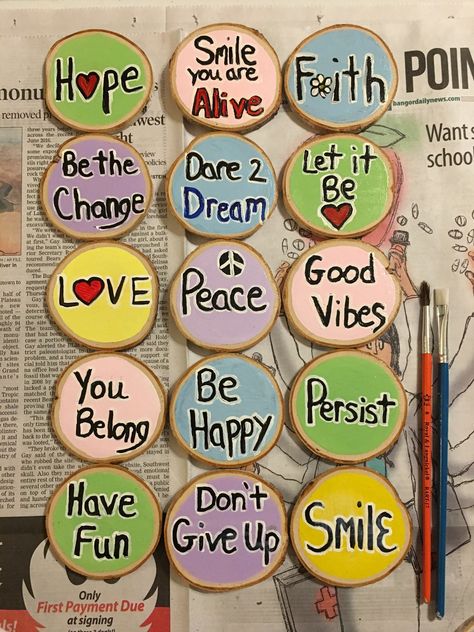 Kindness wood slice magnets of our fridge. Macrame Magnets, Keychain Painting, Wood Slice Magnets, Mdf Art, Wood Magnets, Diy Magnets, Keychain Craft, Wood Slice Art, Small Fridges