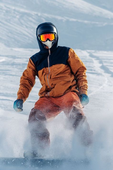 Snowboarding Outfit Mens, Snowboard Pictures, Snowboarding Pics, Snowboard Outfit, Snowboard Fashion, Ski Photography, Snowboarding Pictures, Snowboarding Photography, Snowboarding Aesthetic