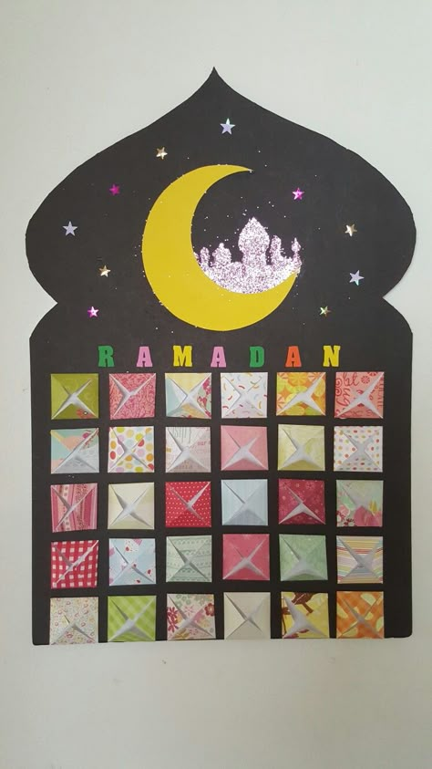 Ramadan Ideas Decorations, Calendrier Ramadan Diy, Diy Ramadan Calendar, Ramadan Decorations Diy Easy, Ramadan Arts And Crafts, Ramadhan Decoration, Ramadan For Kids, Ramadan Diy, Ramadan Craft