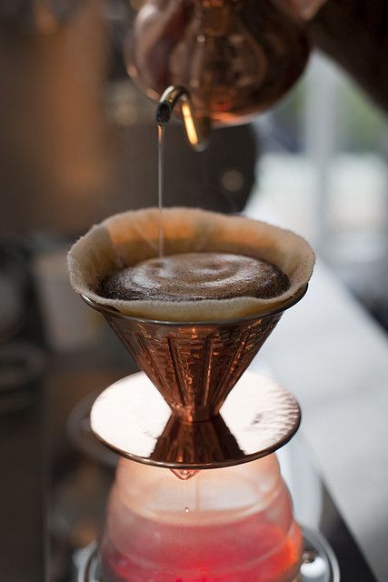 hand drip: the best kind Hand Drip Coffee, Best Drip Coffee Maker, Cocoa Tea, Real Coffee, Coffee Club, Specialty Coffee, Coffee Photography, Beautiful Coffee, Coffee Accessories