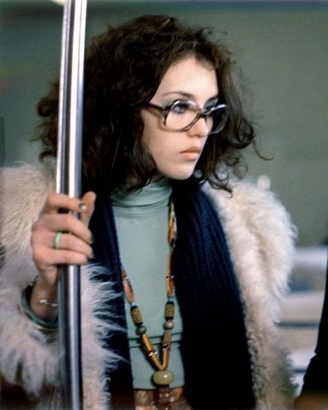 Women With Glasses, Isabelle Adjani, 60s 70s Fashion, The Tenant, 60s Fashion, Iconic Women, 70s Fashion, Glasses Fashion, Fashion Killa