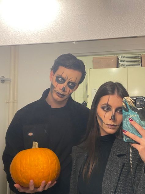 Halloween costume makeup skeleton couple pumpkins Couples Halloween Face Paint Ideas, Couples Makeup Halloween, Maquillage Halloween Couple, Easy Halloween Makeup Men, Halloween Couple Makeup, Couples Halloween Makeup, Couple Halloween Makeup, Halloween Makeup Couples, Halloween Couple Costume Ideas