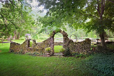 Stone Garden Entrance, Garden Grotto Ideas Backyards, Garden Folly Ruins, Garden Folly Ideas, Ruin Garden, Garden Follies, Garden Folly, Storybook Gardens, Gothic Garden