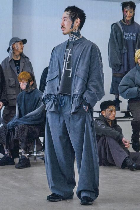 2024 Fashion Week, Japanese Mens Fashion Street Styles, Tokyo Street Wear, Rave Fashion Men, Japanese Fashion Street, Brutalist Fashion, Alternative Fashion Men, Japanese Streetwear Mens, Streetwear 2024