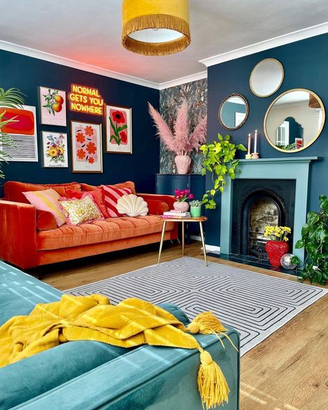 Funky Living Rooms, Furnitur Ruang Keluarga, Colourful Living Room Decor, Colourful Living Room, Deco Retro, Eclectic Living Room, Creative Stuff, Future Family, Apartment Decor Inspiration