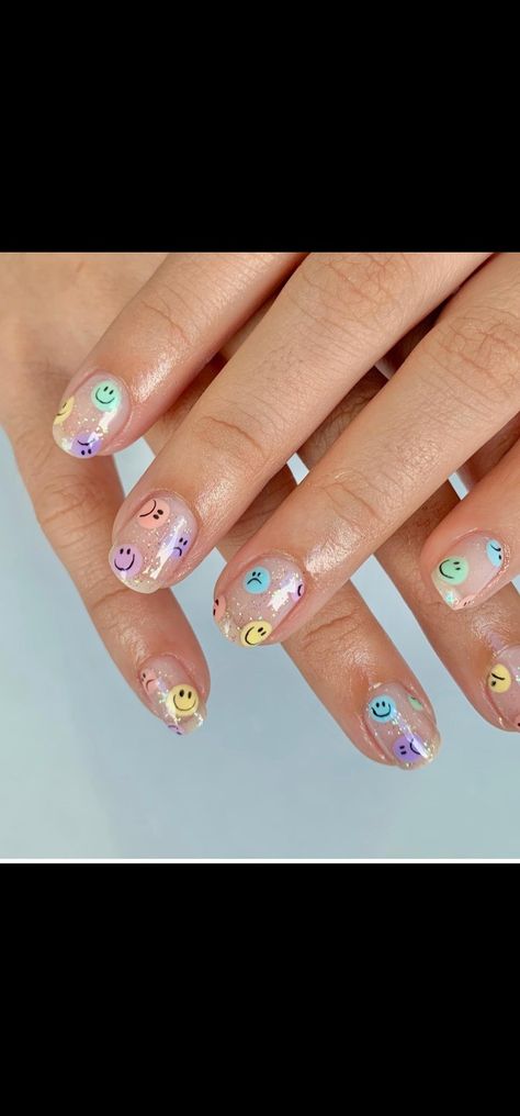 Uñas Happy Face, Smile Face Nails, Smiley Nail Art, Nails Smiley Face, Smiley Nails, Smiley Face Nails, Smile Word, Face Cute, Cute Simple Nails