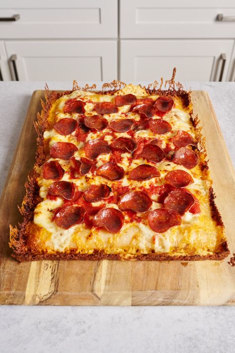 Detroit Pizza Dough Recipe, Focaccia Pizza Recipe, Sourdough Focaccia Pizza, Sourdough Detroit Style Pizza, Detroit Style Pizza Dough Recipe, Detroit Pizza Recipe, Homemade Pizza Aesthetic, Deep Dish Sourdough Pizza Crust, Sourdough Deep Dish Pizza