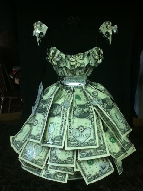 A money wedding dress.... Great for any wedding Money Dress Diy Dollar Bills, Money Dress Dollar Bills, Wedding Money Gift Ideas, Wedding Gifts Money, Diy Wedding Dress Patterns, Money Bouquets, Money Folding, Folded Money, Money Cakes