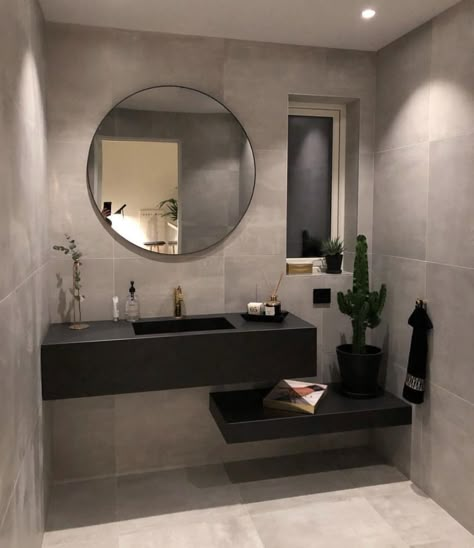 Lavabo com bancada preta Trendy Images, Makeover Kamar Mandi, Bathroom Mirror Design, Cheap Bathroom Remodel, Interior Design Per La Casa, Cheap Bathrooms, Mirror Ideas, Trendy Bathroom, Bath Room