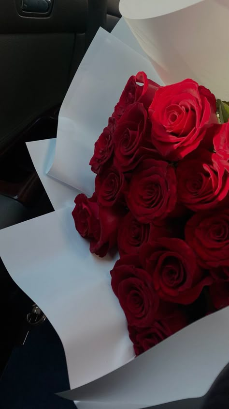 Luxury Flower Bouquets, Red Rose Bouquet, Boquette Flowers, Nothing But Flowers, Flowers Bouquet Gift, Flower Therapy, Beautiful Bouquet Of Flowers, Flower Rose, Luxury Flowers