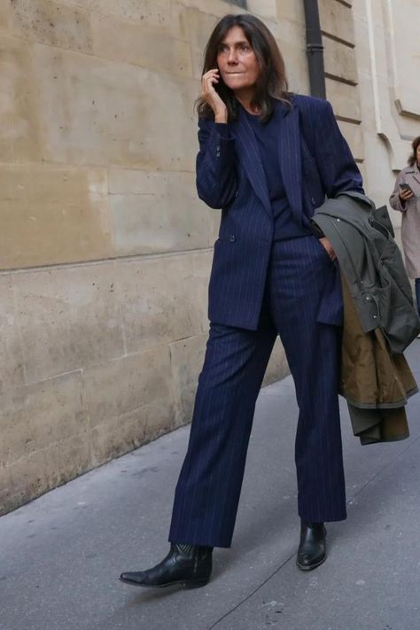 Best Street Style photos from Paris Fashion Week Spring 2023 Street Style Spring 2023, Emmanuelle Alt Style, Style Spring 2023, Fashion Week Spring 2023, Paris Street Style Spring, Emmanuelle Alt, Street Style Spring, Street Style Photos, Style 2023