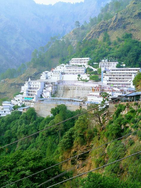 Vaishno Devi's temple Vaishno Devi Photo, Mata Rani Temple, Vaishno Devi Aesthetic, Vaishno Devi Photography, Vaishno Devi Wallpapers, Veshnodevi Mata, Vaishno Devi Temple, Diy Birthday Cards For Dad, Vaishno Mata