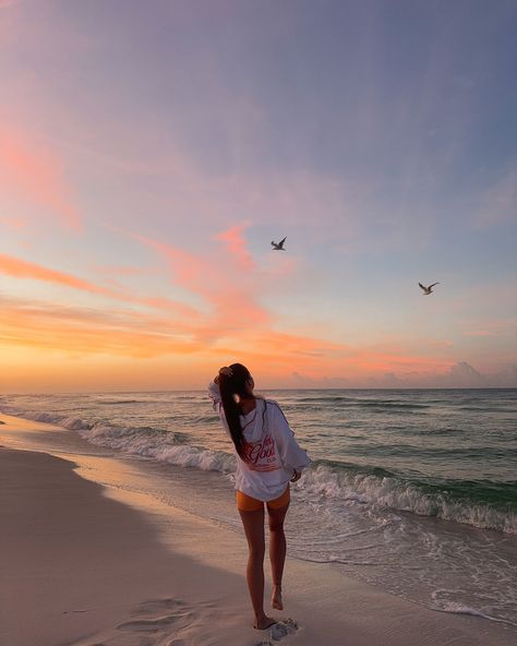 wanna catch sunrise? 🧡☀️ outfit is from @ptulaactive #pinteresty #beachgirlforlife #pinterestinspired #30a #fallatthebeach Sunrise Outfit, Real Motivation, Florida Aesthetic, Beach Girl Aesthetic, Summer Sunset, Hawaii Travel, Beach Vibe, Hiking Trip, Beach Girl