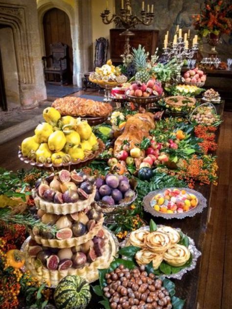 A Beautiful Feast! Harvest Festival Food, Decorações Com Comidas, Tafel Decor, Harvest Table, Food Displays, Grazing Tables, Party Buffet, Food Table, Buffet Food