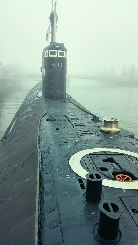 Hindi Essay, Us Navy Submarines, Russian Submarine, Balance Life, Nuclear Submarine, Row Boats, Naval Force, Naval History, Yellow Submarine