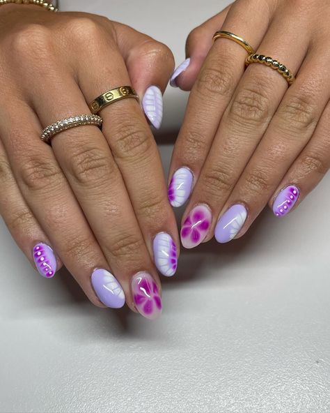 NOTD 💅✨ Almost Nail Designs, Summer Nails Different Designs, Gel Nail Designs Colorful, Purple Wave Nails, Ecu Nails, Cool Nails 2024, Summer Nails With Designs, Purple Gel X Nails, Cute Purple Nail Ideas