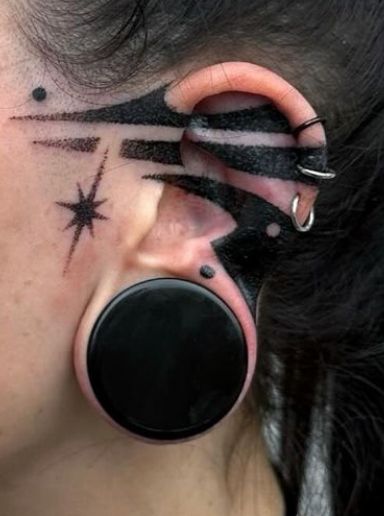 Side Neck Tattoos Women Ideas, Star Neck Tattoos, Tattoo Oreille, Body Architecture, Zombie Tattoos, Side Neck Tattoo, Ear Tattoo Ideas, Ear Tattoos, Scar Tattoo