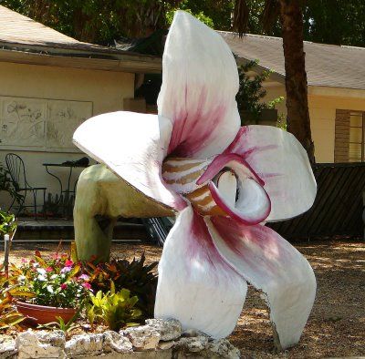 . Funny Mailboxes, Mailbox Designs, Creative Mailbox, Cool Mailboxes, Diy Mailbox, Unique Mailboxes, Fire Hydrants, Mailbox Ideas, Letter Boxes