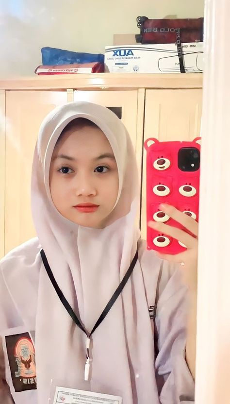 Foto Cewek Hijab Aesthetic, Hijab Aesthetic, Hijabi Girl, Ootd Hijab, Muslim Girls, Jakarta, How To Look Better, Indonesia, Ootd