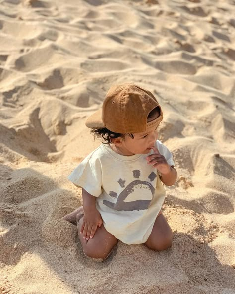 Coastal Kids Aesthetic, Baby Boy Summer Outfits, Surf Boy, Surfer Baby, Sand Island, Baby Boy Summer, Baby Beach, Baby Fits