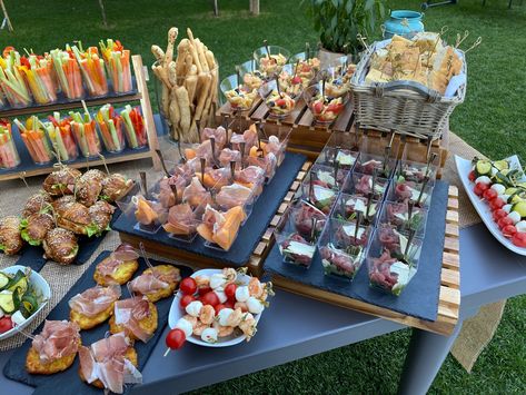 Party Brunch Ideas, Bar Deco, Birthday Lunch, 30th Party, Birthday Inspo, Brunch Ideas, Cheese Board, Table Settings, Table Decorations