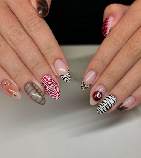 Doing this was like listening to Justin Bieber for the first time I just never wanted it to end but #neversaynever - - #nailtech #nails #geloverlay #promnails #nailtech #nails #nailart #summernails #fallnails #nailart #summer #brightnails #cutenails #summernailinspo #nailinspo #utahnails #nailideas #woodscross #bountiful #smallbuisness #halloweennails #handpainted #bountifulnailsalon #woodscrossnailsalon #woodscrosssalon #bows #thanksgivingnails #christmasnails #holidaynails Nailart Summer, Cool Nails, Teen Nails, Nyc Nails, Fake Nails Designs, Hippie Nails, Short Gel Nails, Simple Gel Nails, Summery Nails