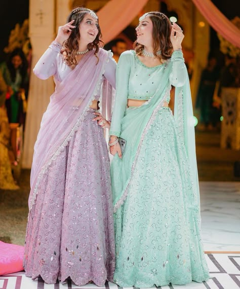 Twinning Lehenga Sisters, Dresses For Sisters Wedding, Sisters Wedding Dress Indian, Bridesmaid Lehenga Sisters, Function Hairstyles, Bride Sister Dress, Dress For Bride Sister, Bridesmaid Indian, Brides Sister