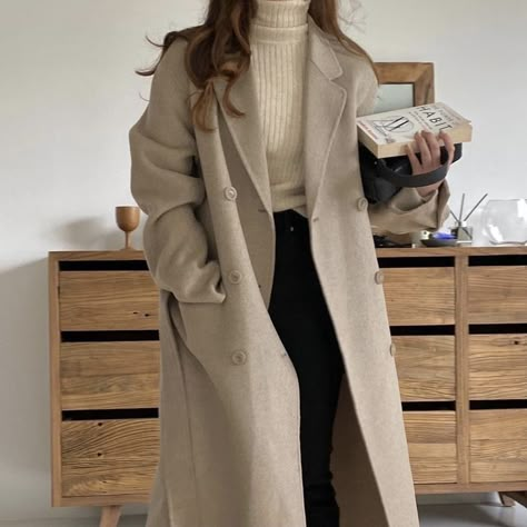 Minimalist Cold Weather Outfit, Beige Coat Outfit, Comforting Aesthetic, Academia Outfits, Beige Coat, Outfits I Would Wear, Tea Cozy, 2023 Trends, Cozy Socks