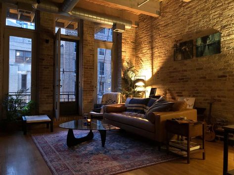 Loft Couch, Exposed Brick Apartment, Victorian Sitting Room, Wallpapers Living Room, Brick Apartment, Living Room Wallpaper, Cozy Places, Cozy Spaces, Cottage Interior