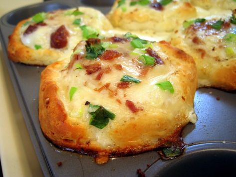 Breakfast Recipes Using Canned Biscuits, Biscuit Egg Cups, Recipe Using Canned Biscuits, Egg Biscuits, Breakfast Casserole Bacon, Best Breakfast Casserole, Canned Biscuits, Muffin Tin Recipes, Biscuit Bake