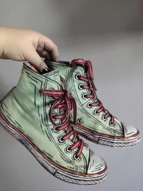 Cell Shaded Converse, Cool Diy Shoes, Cartoon Shoes Diy, Diy Painted Converse High Tops, Cell Shaded Shoes, Converse Sharpie Art, Paint Converse Diy, Converse Shoe Painting, Painting Converse Ideas