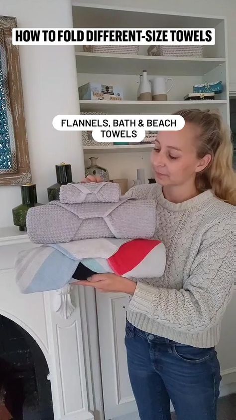 Deco Spa, Fold Towels, Folding Fitted Sheets, Folding Towels, Folding Origami, How To Roll Towels, How To Fold Towels, Clothes Organization Diy, Folding Laundry